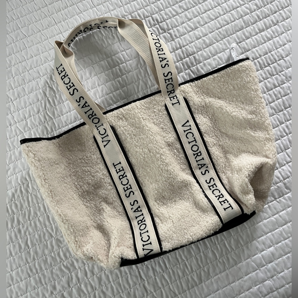 NWT -White Sherpa Victoria’s Secret Tote